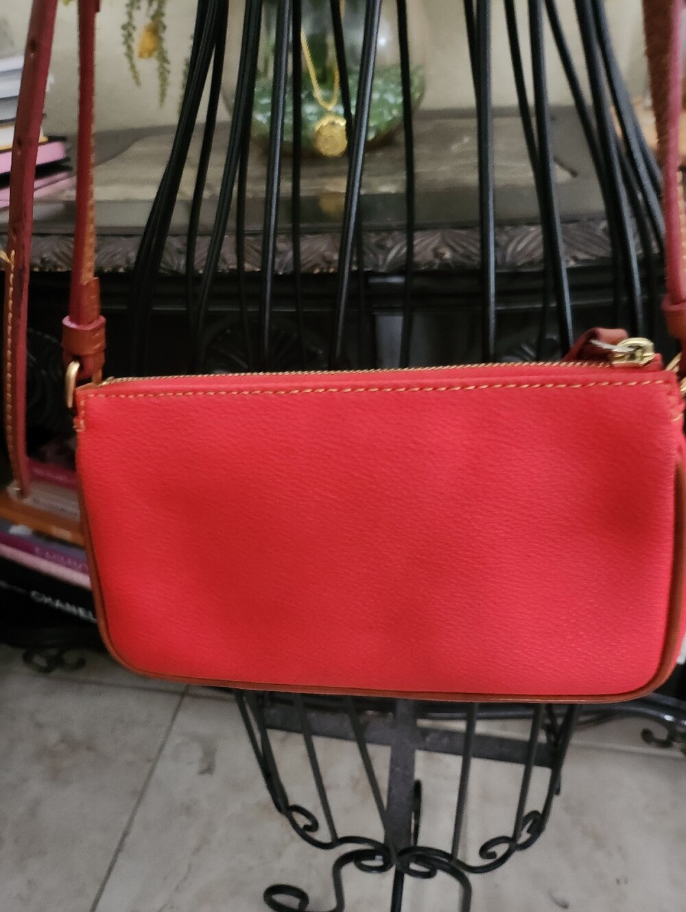 Dooney & Bourke pebbled leather Lexi crossbody bag - Picture 3 of 6